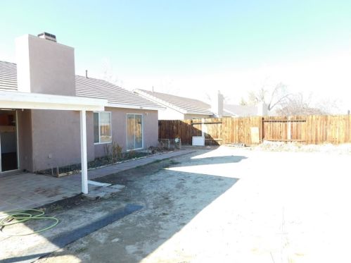 43528 32nd St, Lancaster CA  93535-4958 exterior