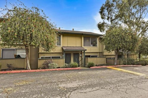 389 Half Moon Ln, Daly City, CA 94015-2474