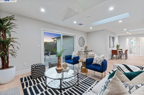 7298 Tamarack Dr, Pleasanton CA  94568-1749 exterior