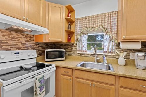 124 Dorchester F, West Palm Beach, FL 33417-1442