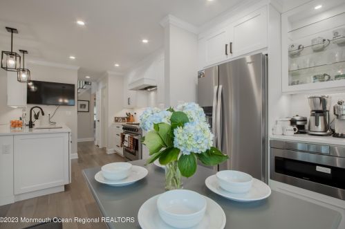 14 Eastborne Dr, Little Silver NJ  07739-1235 exterior
