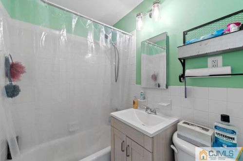 23 Victory Pl, East Brunswick NJ  08816-2232 exterior