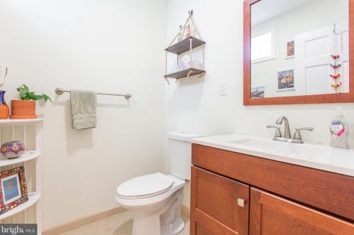 2219 Carpenter St, Philadelphia PA 19146-2517 exterior