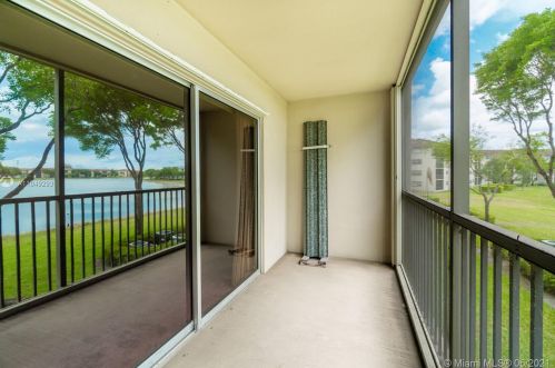 550 138th Ave, Hollywood FL  33027-1534 exterior