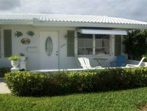 2089 Lake Circle Dr, Boynton Beach FL  33426-5349 exterior