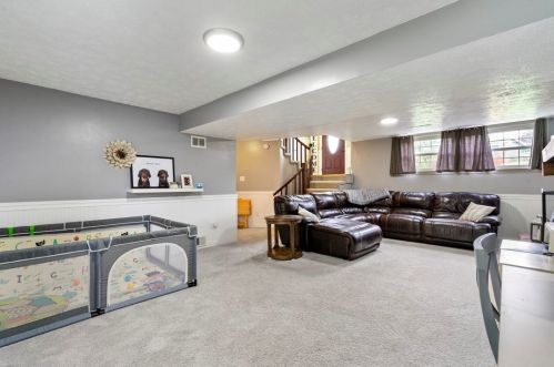 109 Redbud Dr, Beaver Falls PA  15010-1152 exterior