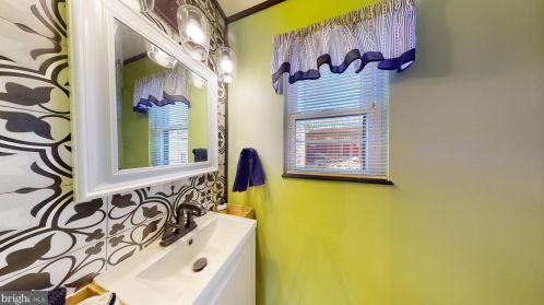 400 Cardinal Dr, Rio WV  26755-6048 exterior