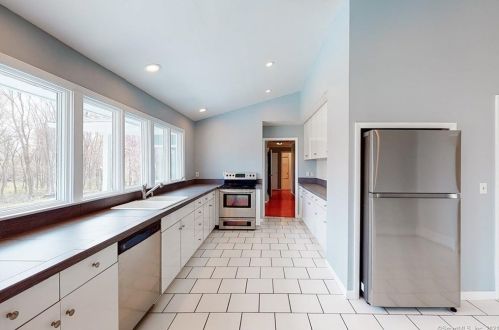 939 Boston Tpke, Manchester CT  06043-7403 exterior