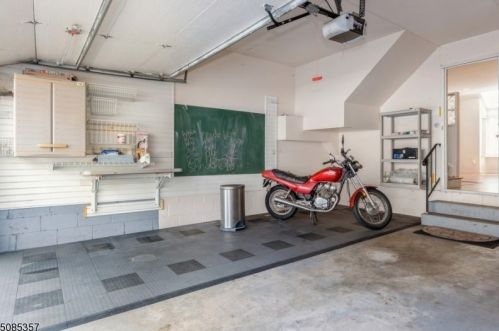 13 Birchwood Rd, Bedminster NJ  07921-1901 exterior