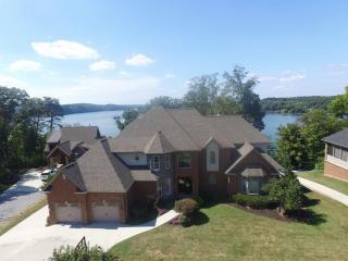 766 Sunset Bluff Ln, Friendsville, TN 37737-2064