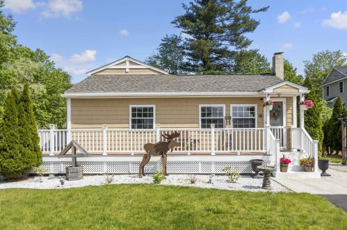 16 Dumaine Ave, Nashua NH  03063-1033 exterior