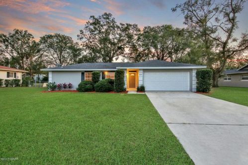 1004 Crescent Pkwy, Deland, FL 32724-3710