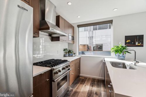 1114 Bodine St, Philadelphia PA  19147-5306 exterior