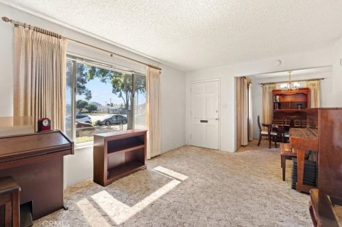 4419 South St, Lakewood CA  90712-1149 exterior