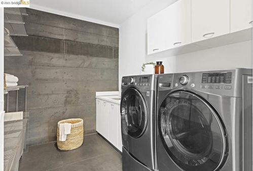 1560 Grand View Dr, Berkeley CA 94705-1637 exterior