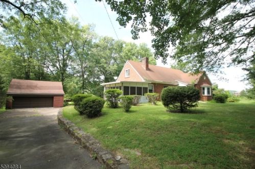 17 Lamington Rd, White House Station, NJ 08889-3804