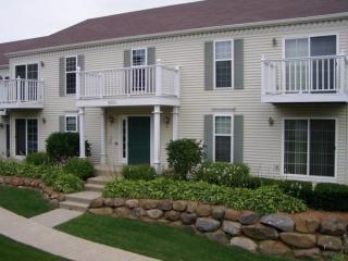 800 Blue Mounds St, Mount Horeb WI  53572-3328 exterior