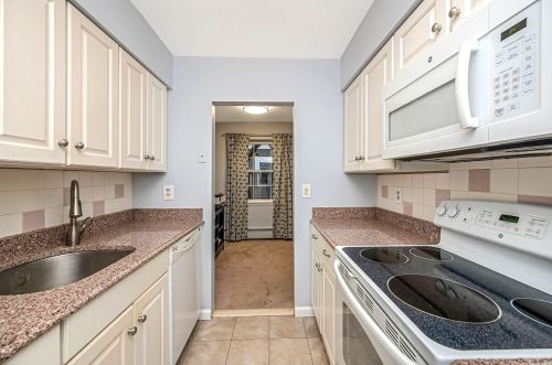 901 Towne House Vlg, Hauppauge, NY 11749-4817