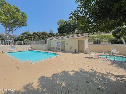 1079 Waltham Rd, Simi Valley CA  93065-4496 exterior