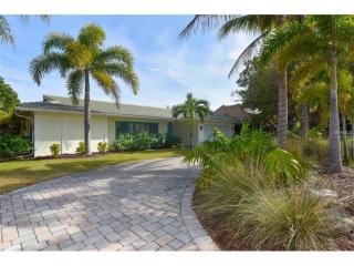 611 Owl Way, Sarasota, FL 34236-1909