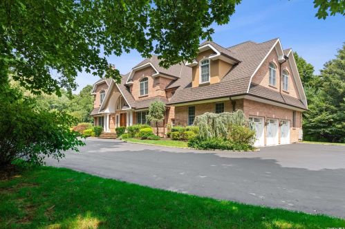 8 Pheasant Hill Ln, Muttontown, NY 11545-2115