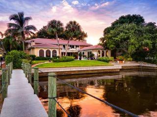 1286 Whitehall Pl, Sarasota, FL 34242-2653