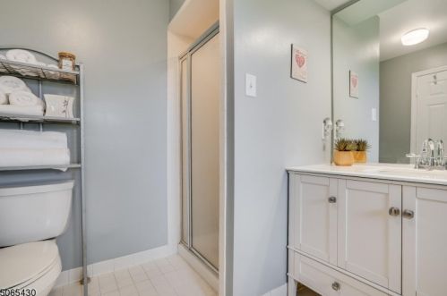 48 Westchester Ter, Annandale NJ  08801-1600 exterior