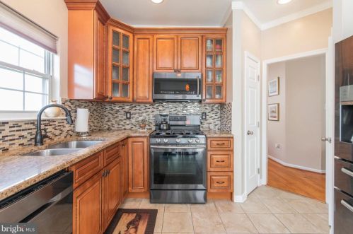 221 Brookdale Ct, Dresher PA  19025-1517 exterior