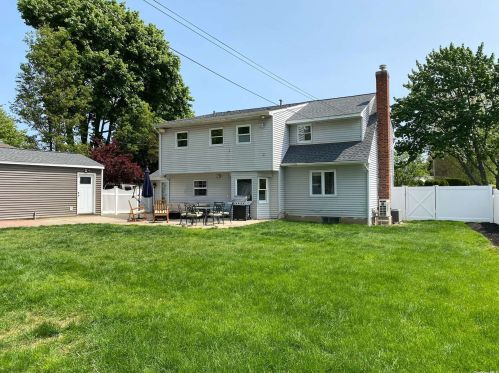 22 Ardmore Pl, San Remo NY  11754-4002 exterior