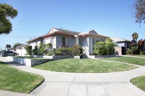 1600 136th St, Compton, CA 90222-3106