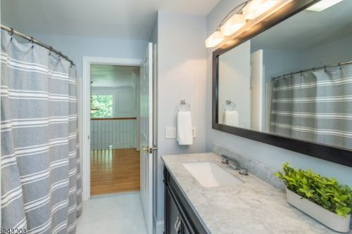 19 Marisa Ct, West Milford NJ  07480-3000 exterior