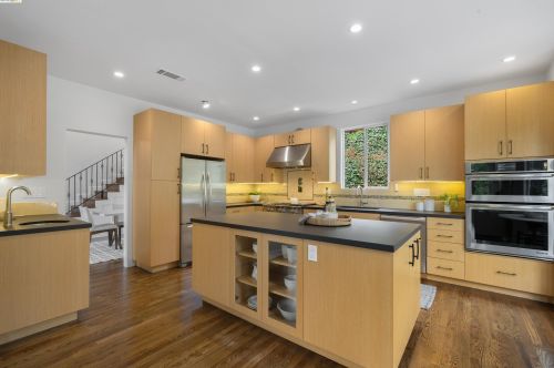 2990 Frye St, Oakland CA  94602-3545 exterior