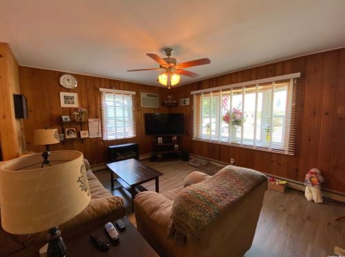 7 Beacon Dr, Scotts Beach, NY 11789-2211