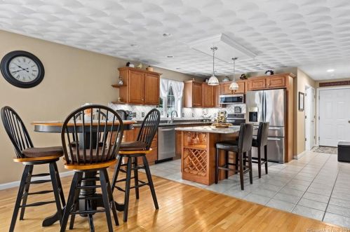 371 Fox Rd, Putnam CT  06260-2732 exterior
