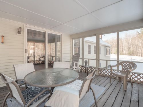 17 Atherton Ln, Amherst NH  03031-3064 exterior