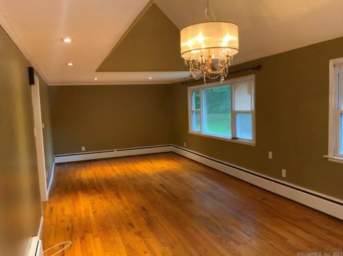 111 Ellsworth Dr, Bloomfield CT  06002-2877 exterior