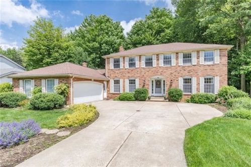 5445 Ridge Ln, Cleveland, OH 44139-1637