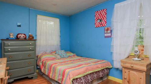 72 Peter Ct, Belmont NH  03220-3136 exterior