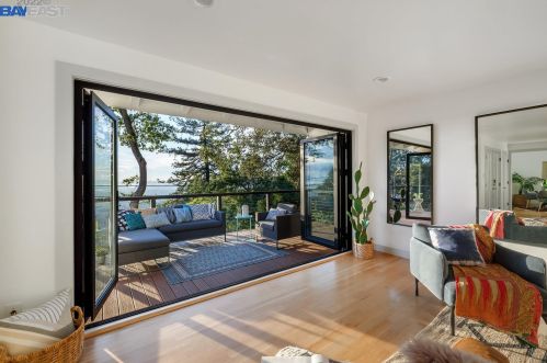 3550 Klamath St, Oakland CA 94602-4126 exterior