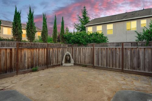 407 Goblet Pl, Windsor CA  95492-6676 exterior