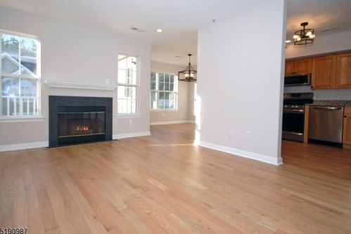 16 Springholm Dr, Berkeley Heights NJ  07922-2700 exterior