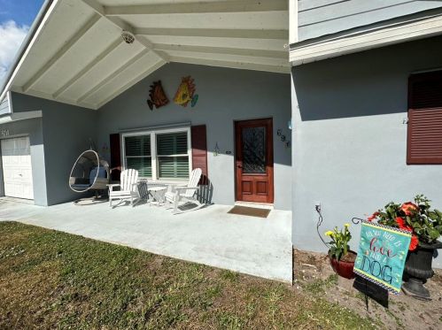 691 Crescent Ave, Fort Pierce, FL 34984-4504