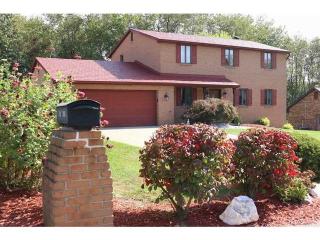 10 Timbercrest Cir, Cecil, PA 15321-1114
