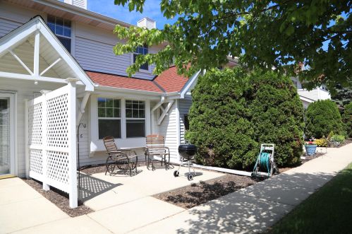 5970 Crosswinds Dr, Cudahy WI  53110-3420 exterior