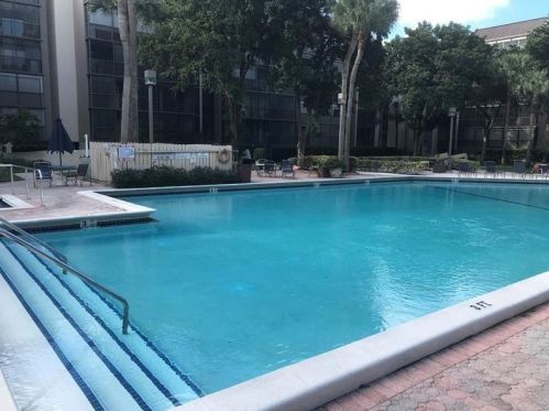 2810 46th Ave, Hollywood FL  33021-2930 exterior