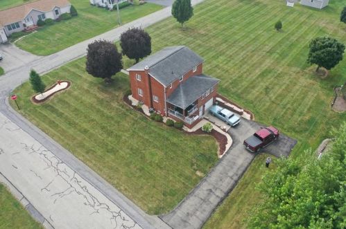 1407 Crestview Dr, Somerset, PA 15501-2749