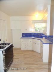 633 41st St, Sacramento CA  95819-2735 exterior