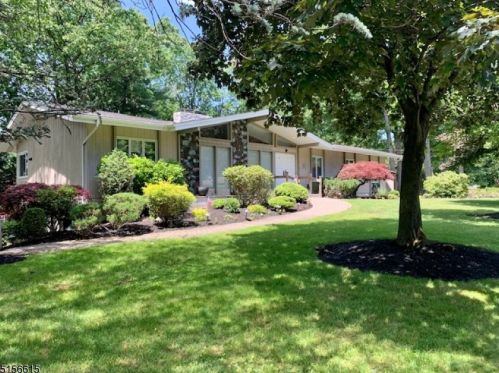34 Longview Ct, Paterson, NJ 07506-3055