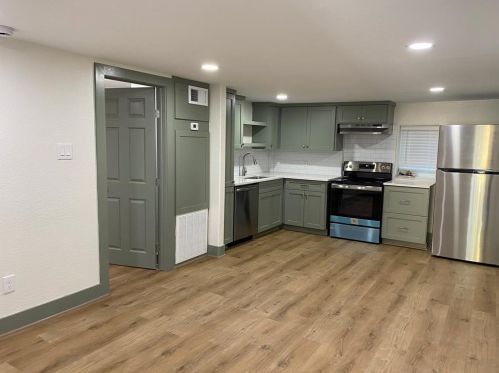 2305 55th St, Galveston, TX 77551-5578