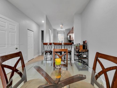 8916 19th St, Hollywood, FL 33025-7613